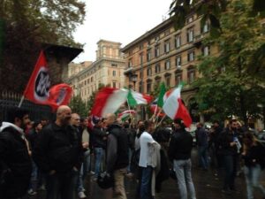 Casapound manifesta per il degrado all'Esquilino, chiedendo la separazione della zona fra italiani e stranieri