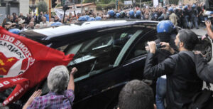 Priebke, funerali ad Albano Laziale: protestano sindaco e cittadini