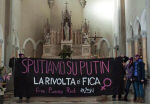 Violenza donne: protesta in chiesa contro Putin, 'Pussy Riot libere'