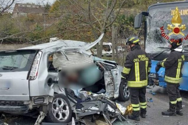 Incidente A Potenza Scontro Tra Auto E Bus Di Linea Morto Enne E