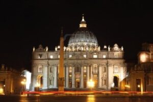 7817779-vista-della-basilica-di-san-pietro-notte-citta-del-vaticano-a-roma 7817779-vista-della-basilica-di-san-pietro-notte-citta-del-vaticano-a-roma