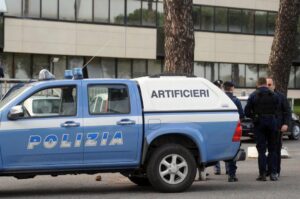 Artificieri-palazzo-giustizia-firenze-arrestato Artificieri-palazzo-giustizia-firenze-arrestato