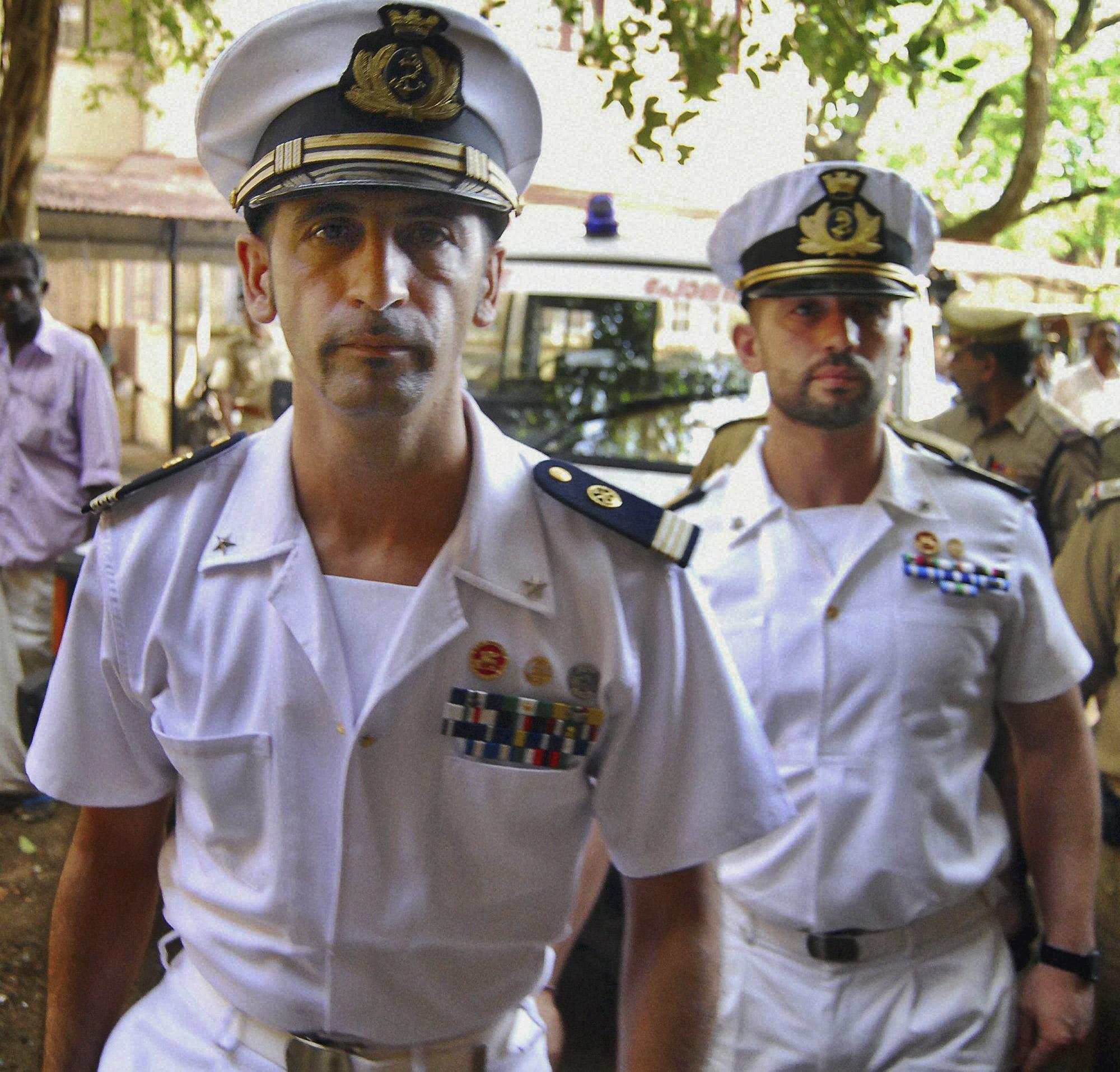 Caso Marò, scongiurata la pena di morte Caso Marò, scongiurata la pena di morte