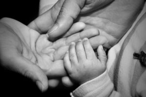 padre rapisce bambino