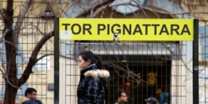 butta marijuana dalla finestra_Tor Pignattara