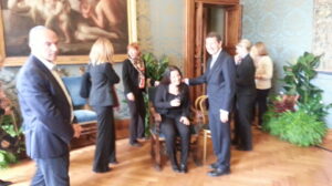 sviene in campidoglio_marino la soccorre