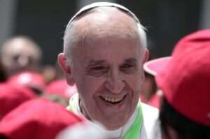 Angelus di Papa Francesco, bagno di folla tra i bambini