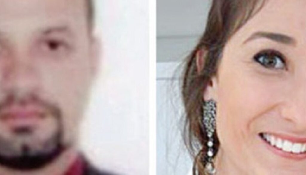 poliziotto ammanetta fidanzata