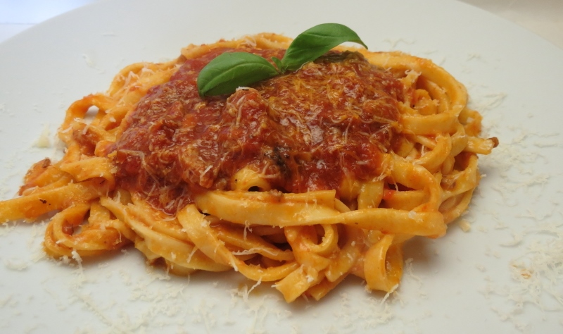 Tagliatelle al Ragù di Agnello – Speciale Pasqua: Ricetta del Giorno Tagliatelle al Ragù di Agnello – Speciale Pasqua: Ricetta del Giorno