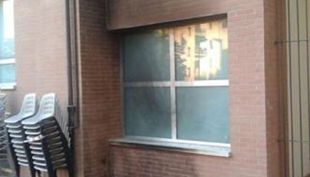 attentato alla sede del Pd