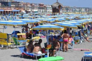 ESTATE:A OSTIA MARE SALATO PER NON RESIDENTI,NO DA BALNEARI