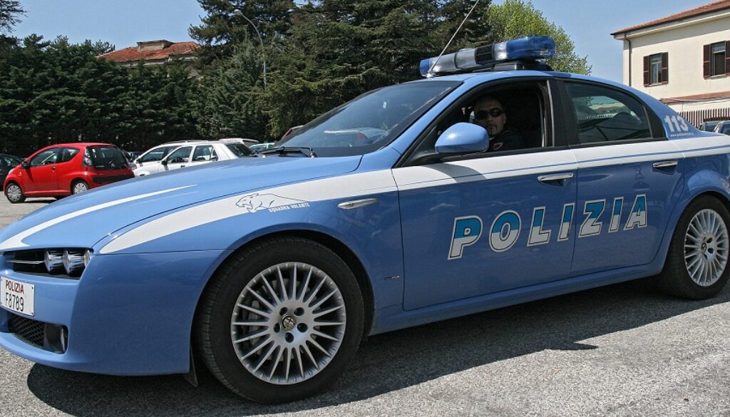 polizia-volante-auto