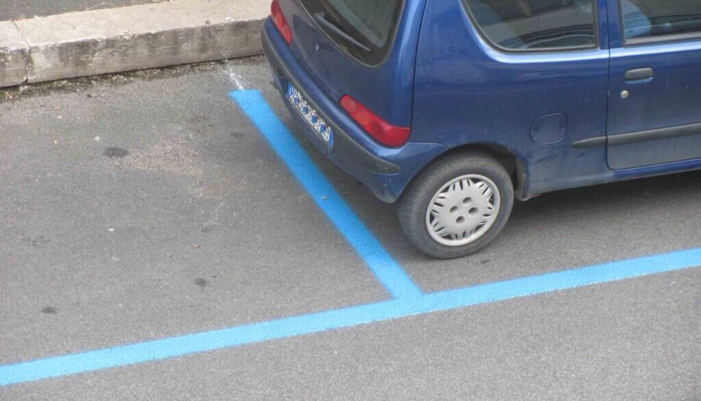 strisce-blu