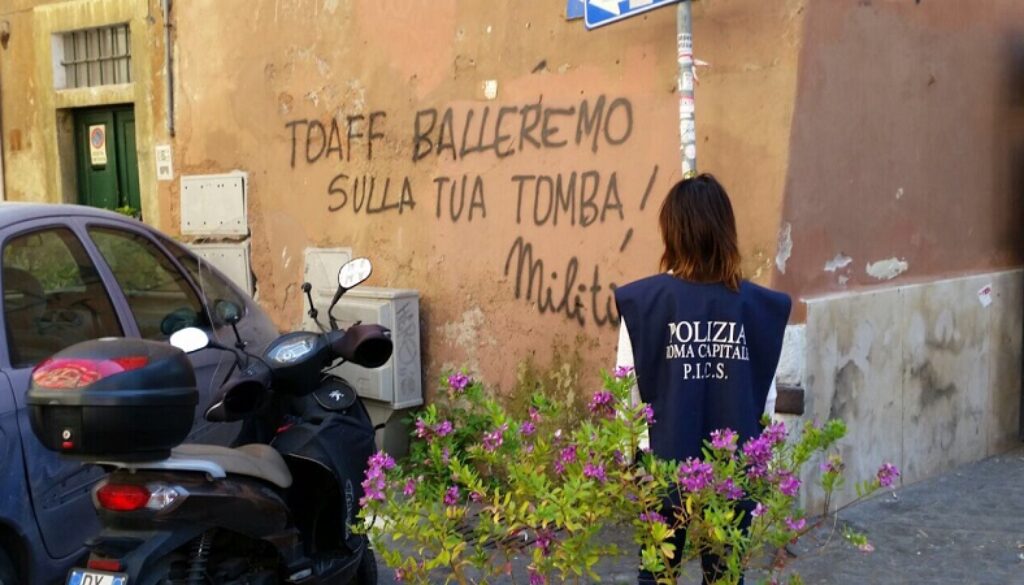 Pics rimuovono scritte antisemite 4