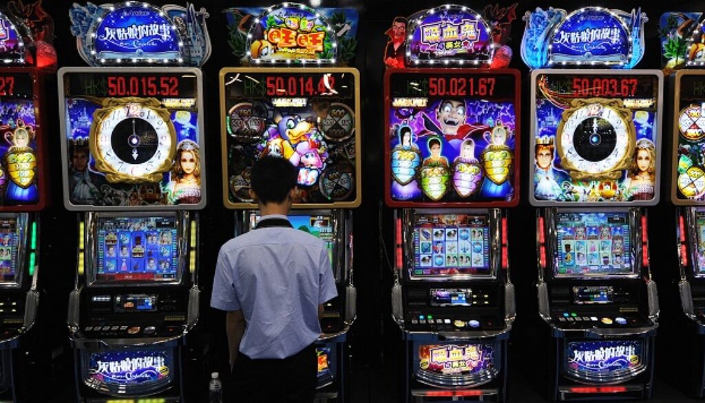 Visitors to Global Gaming Expo check out