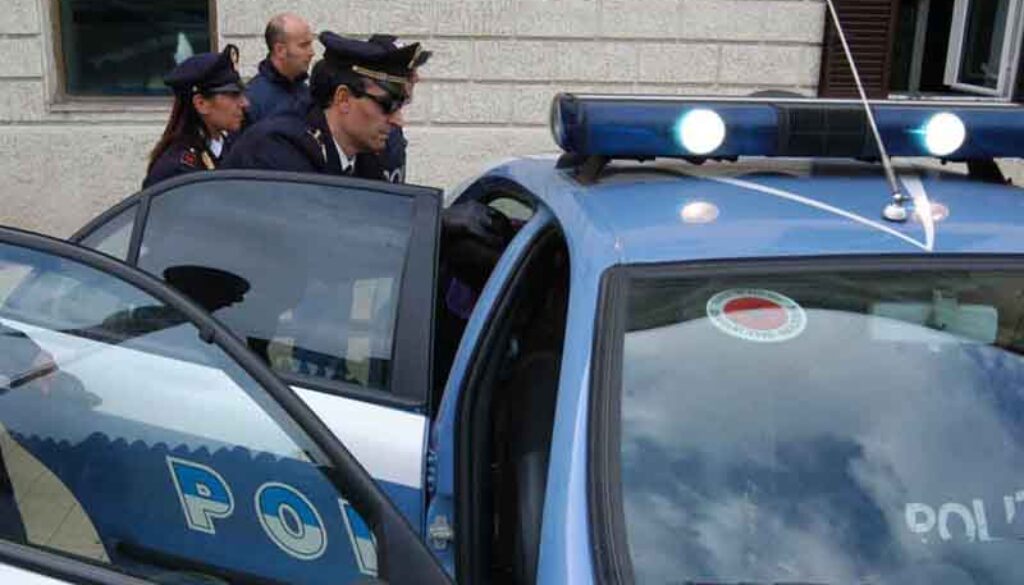 aggredisce e ferisce poliziotti a Tor Pignattara