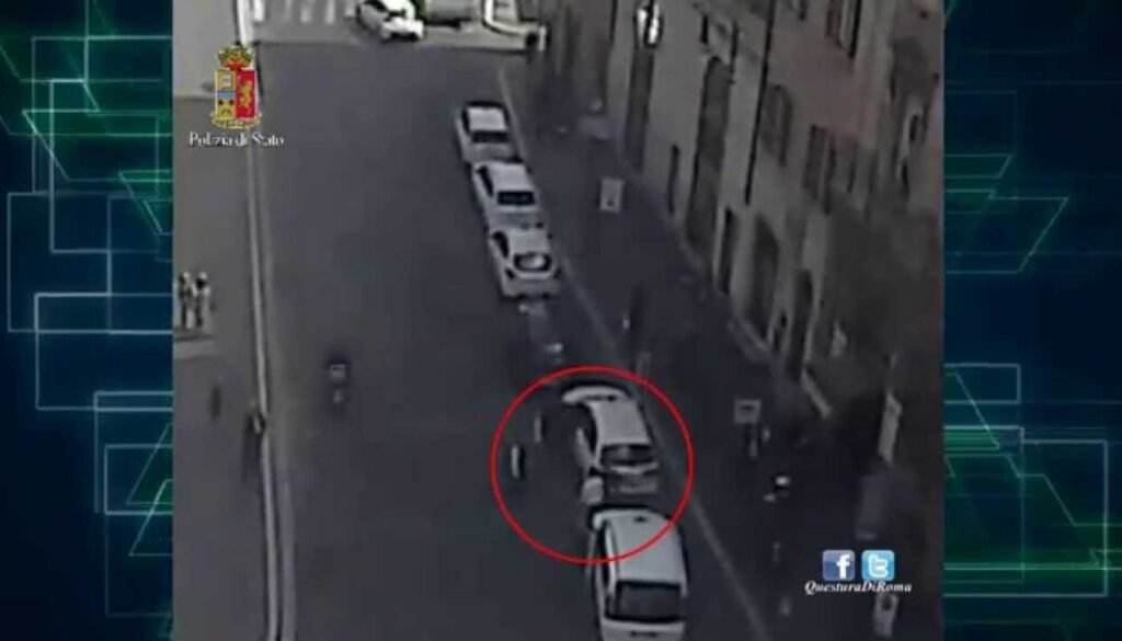 Anziano picchiato da un tassista a piazza Barberini – Video