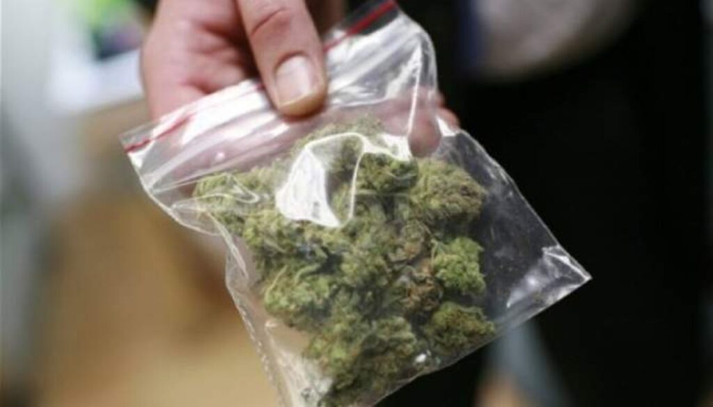 droga in casa e cantina al Laurentino