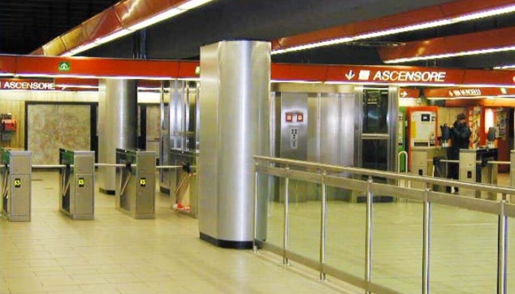 la metro anticipa lo sciopero e si ferma ad Arco di Travertino