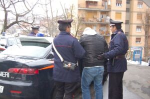 rapinano un orafo