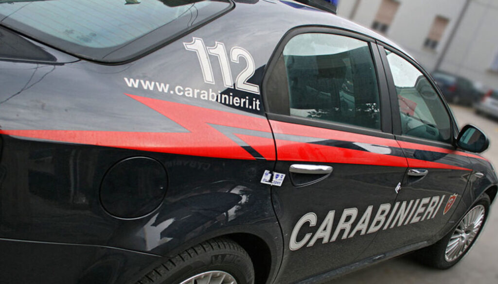 spara al piede del presunto rivale in amore a Nettuno