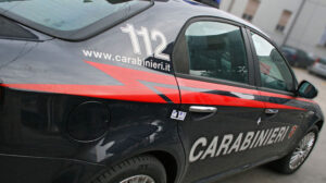 spara al piede del presunto rivale in amore a Nettuno
