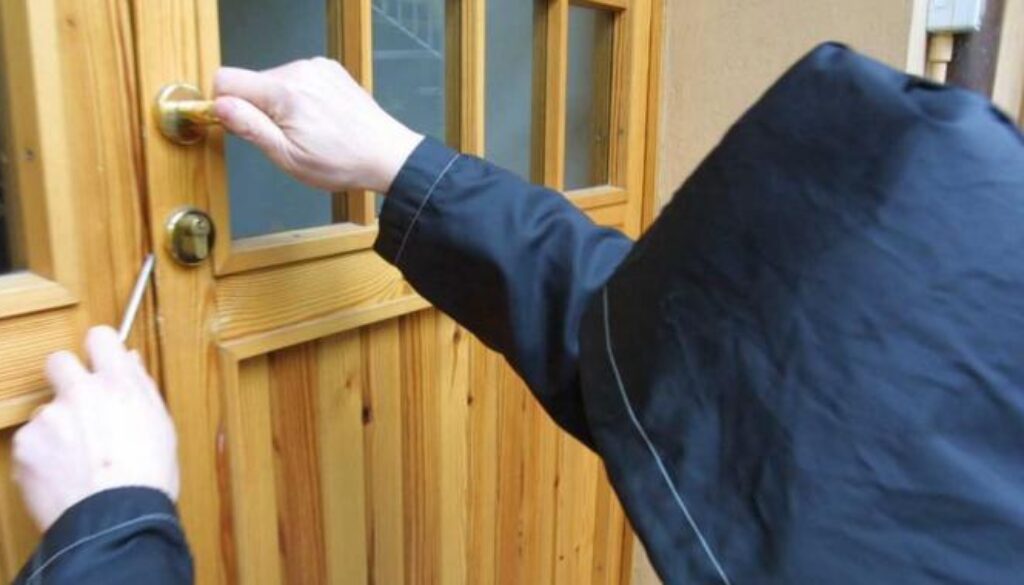 tentano di rubare in una villa al Nomentano