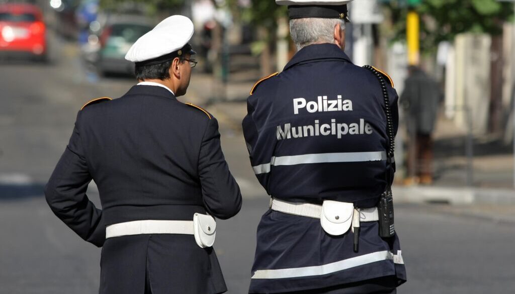 Franco Cirulli vigili urbani kit anti-malattie infettive