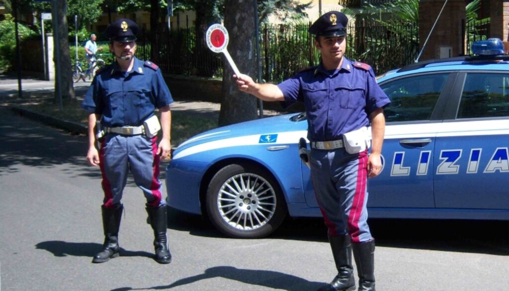 Non si fermano all'alt della Polizia e usano una pistola a Torpignattara