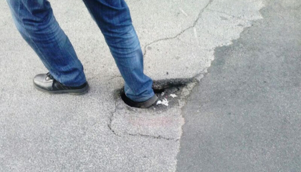 buche stradali e cadute