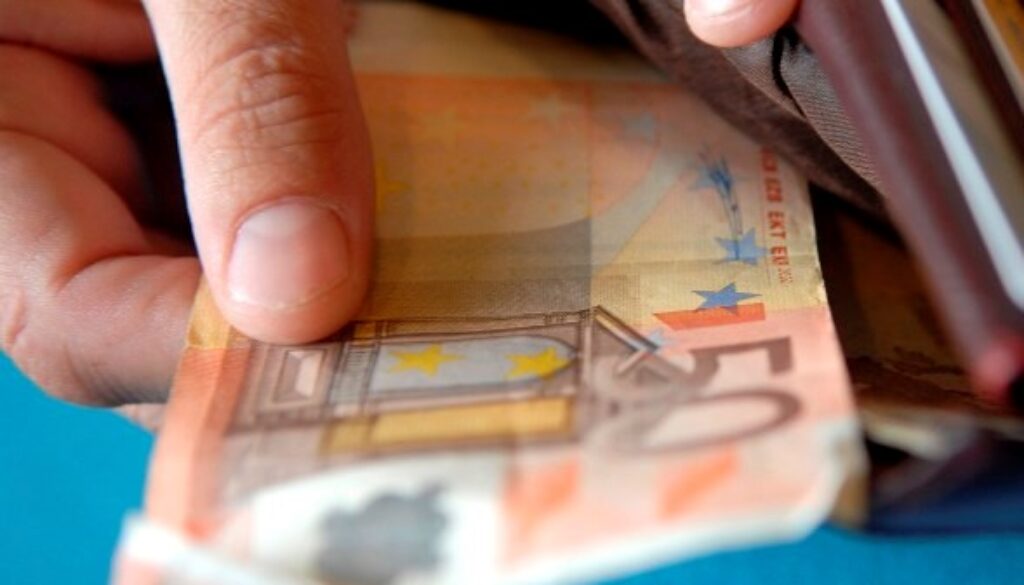 Chiedeva soldi per una associazione inesistente alla Romanina, denunciato 50 enne