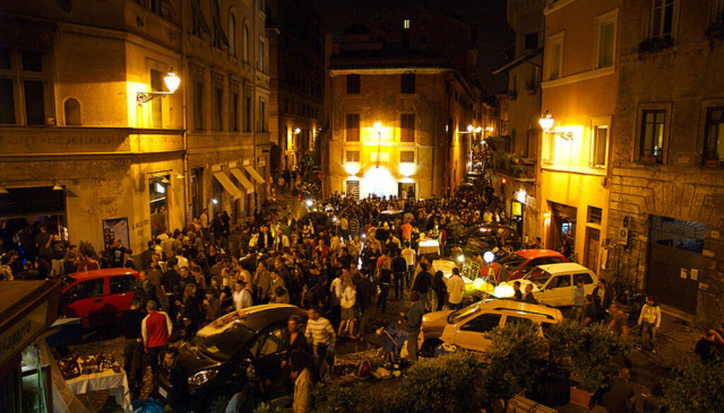 controlli dei Carabinieri nella movida di Trastevere