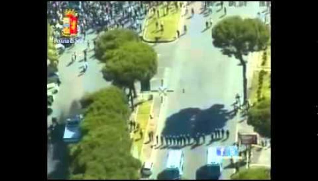Derby Lazio – Roma, il video degli scontri tra tifosi e Polizia