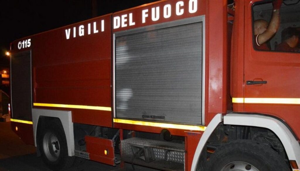 incendio in pizzeria su viale Jonio