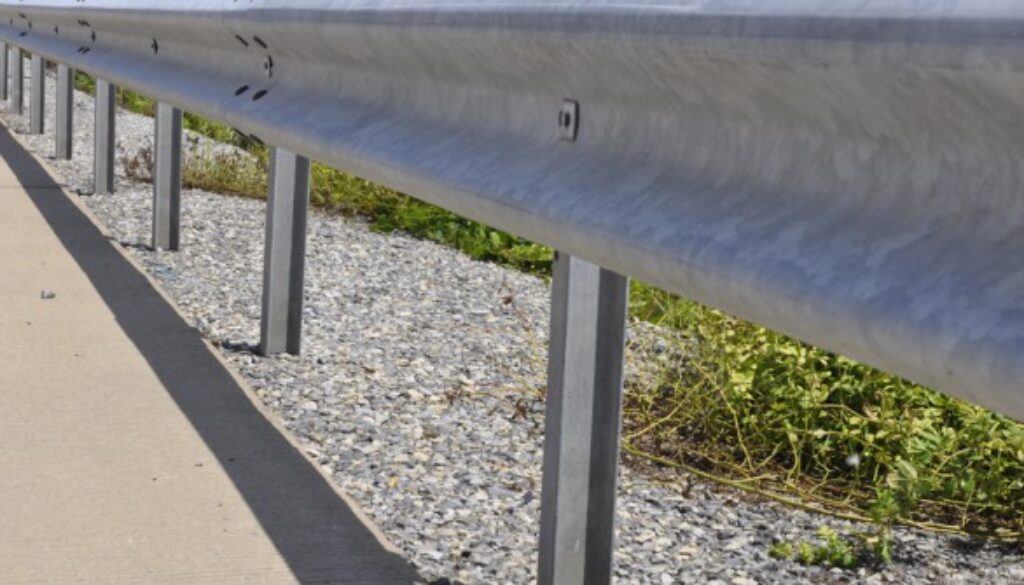 incidente stradale e guard-rail
