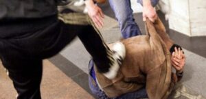 picchiato a Tiburtina da gruppo gay anarchico