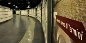 ruba portafoglio alla fermata Termini della Metro ruba portafoglio alla fermata Termini della Metro