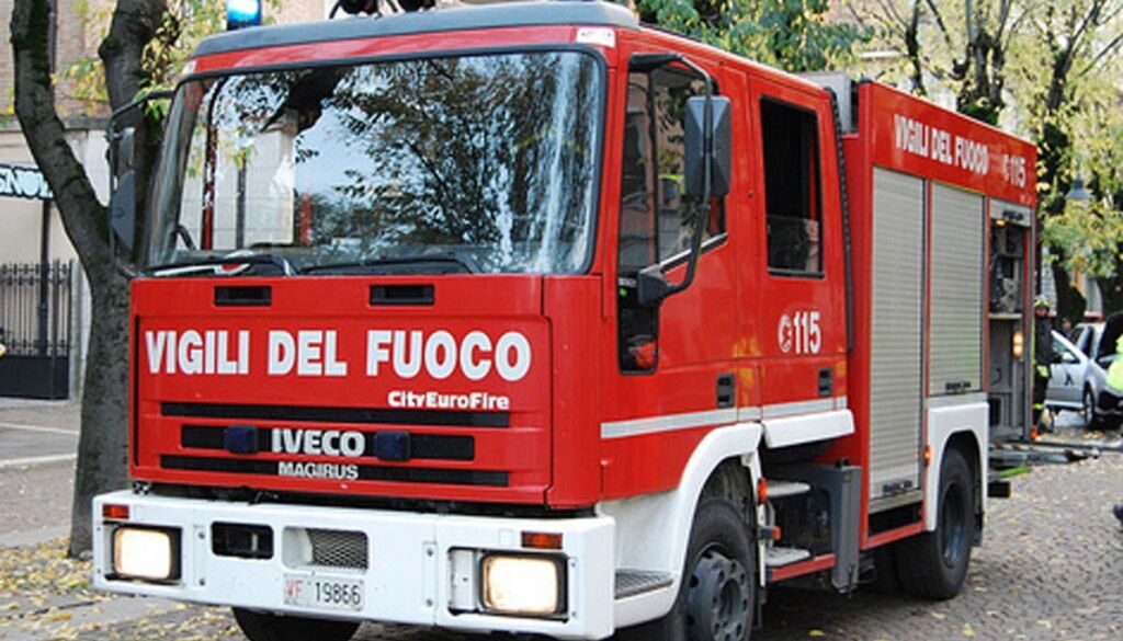 veicolo in fiamme sulla Flaminia