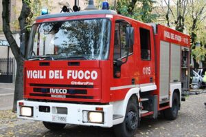 veicolo in fiamme sulla Flaminia veicolo in fiamme sulla Flaminia