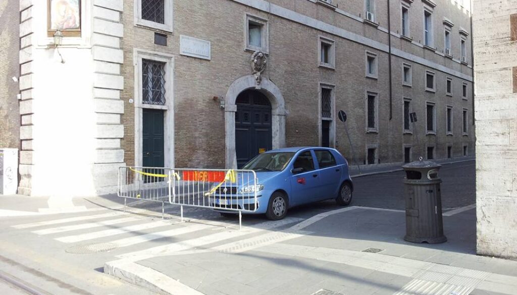 Atac fa multe di nascosto anche a via delle Botteghe Oscure