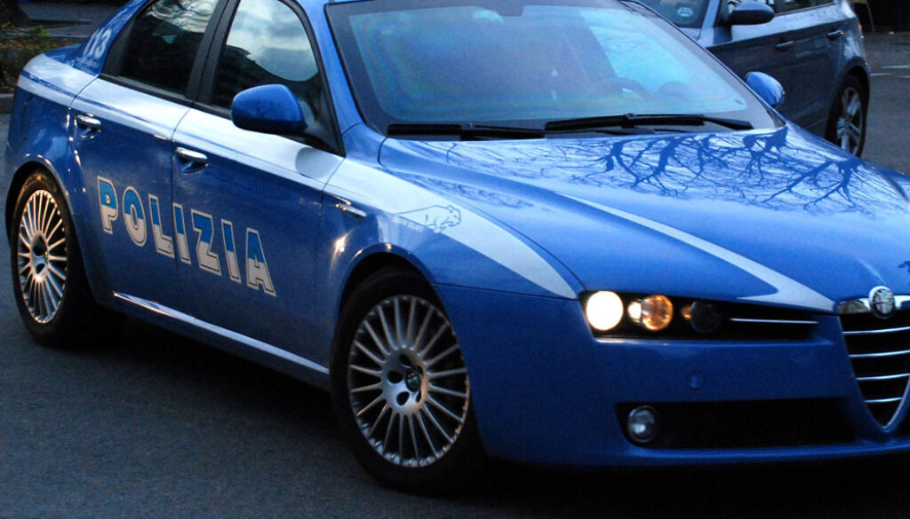auto polizia per controlli (romanini)