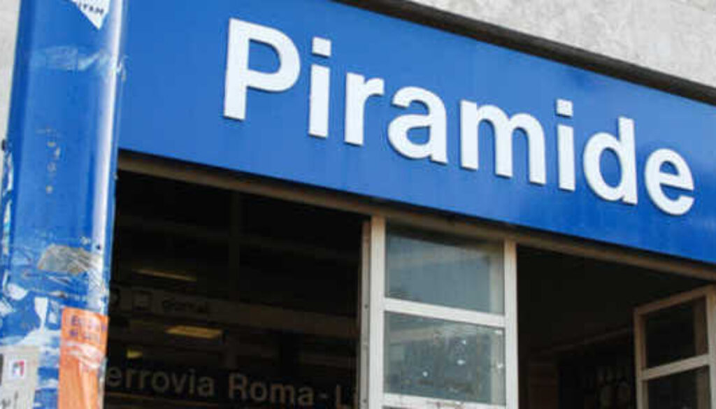 Piramide 29enne tentata violenza addetta pulizie