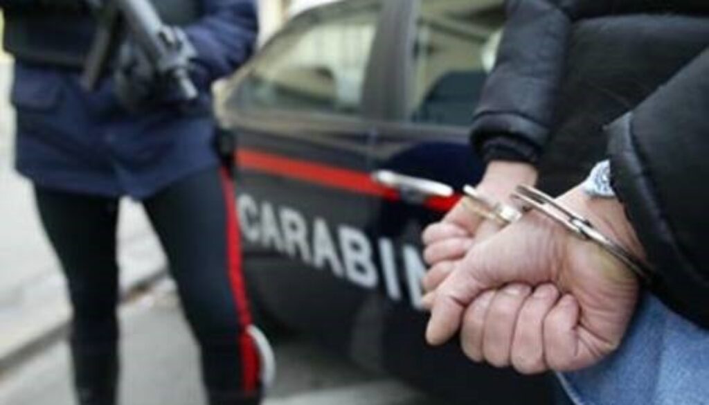 arrestato rapinatore subito dopo colpo in supermercato