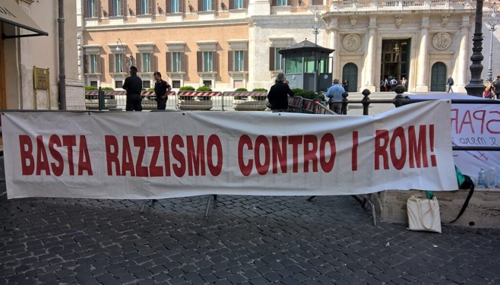 basta razzismo contro i rom