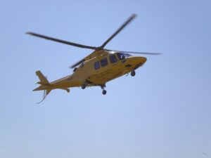 casal palocco una studentessa si butta dalla scala antincendio