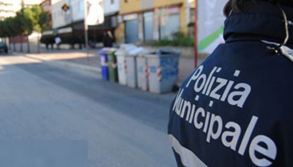 fioraio aggredisce il comandante dei vigili urbani