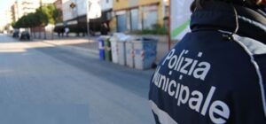 fioraio aggredisce il comandante dei vigili urbani