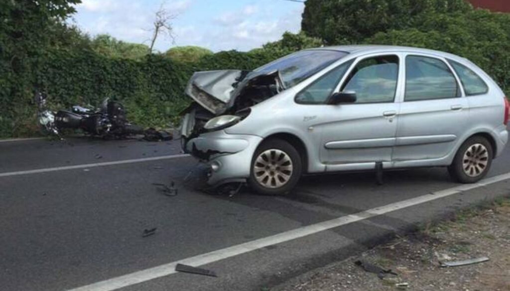 incidente tra auto e moto sulla Nettunense in direzione Anzio