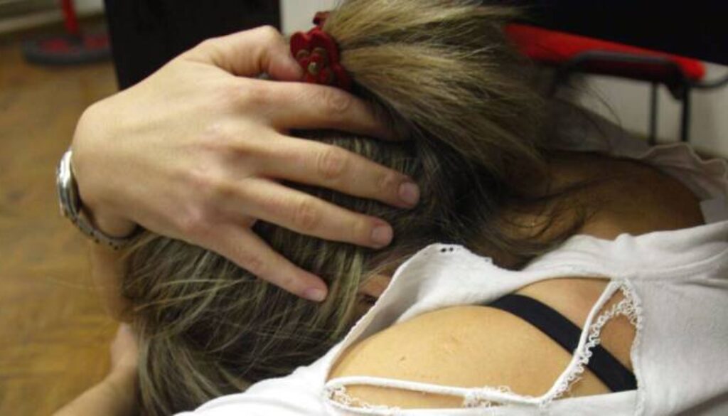 palpeggia minorenne disabile in zona Prati