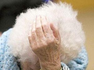 picchia la madre per comprarsi la droga a Primavalle picchia la madre per comprarsi la droga a Primavalle